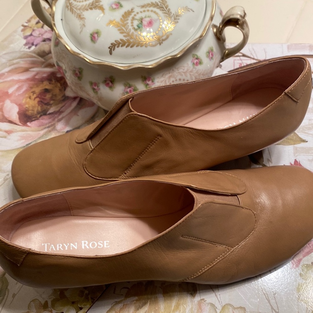 Taryn Rose camel leather wedge heel shoes Size 9 EUC